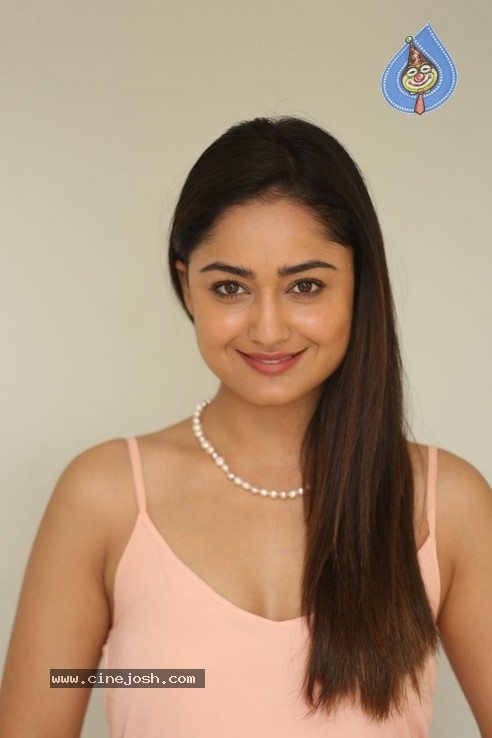 Tridha Choudhury Photos - 7 / 21 photos