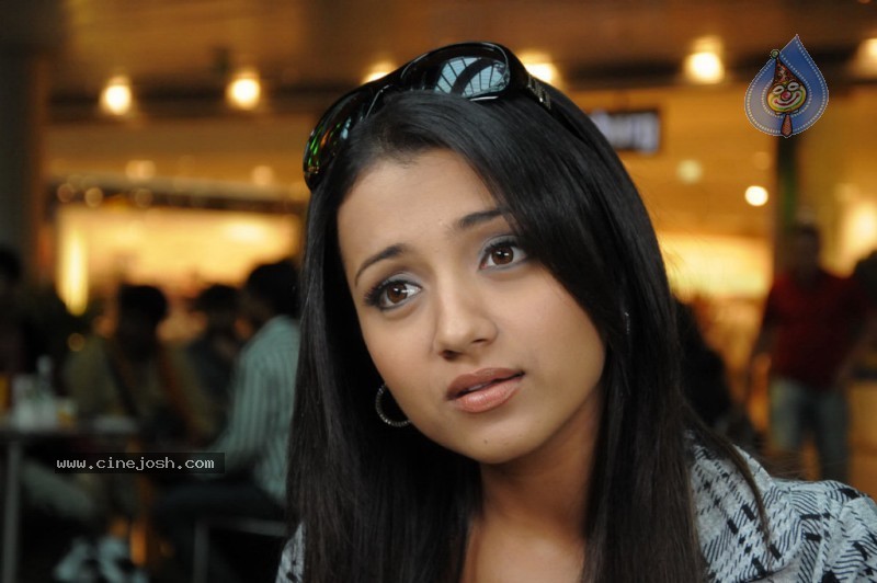 Trisha - Namo Venkatesa - 20 / 34 photos