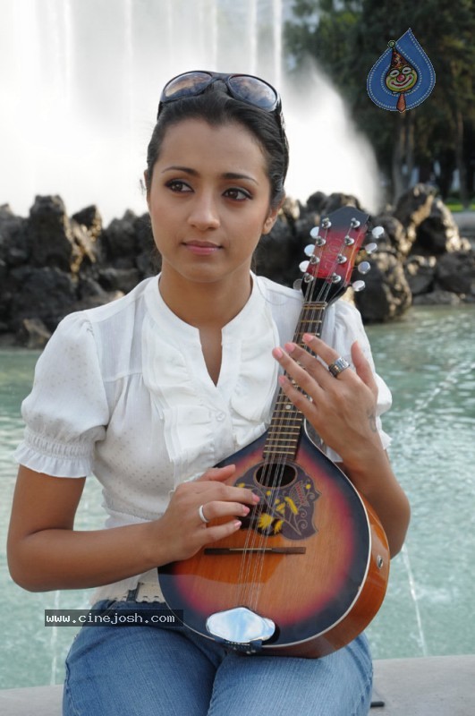 Trisha - Namo Venkatesa - 24 / 34 photos