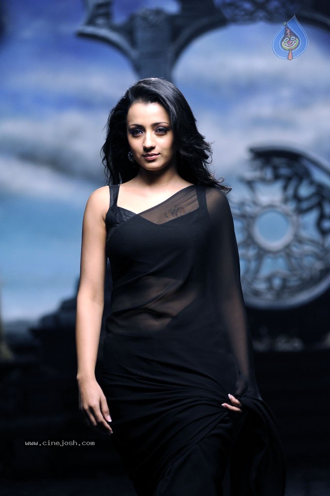 Trisha Hot Gallery - 75 / 83 photos