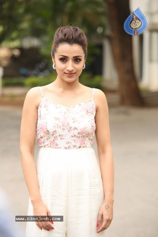 Trisha Krishnan Photos - 15 / 21 photos