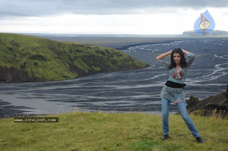 Trisha Latest Stills In Namo Venkatesa - 58 / 64 photos