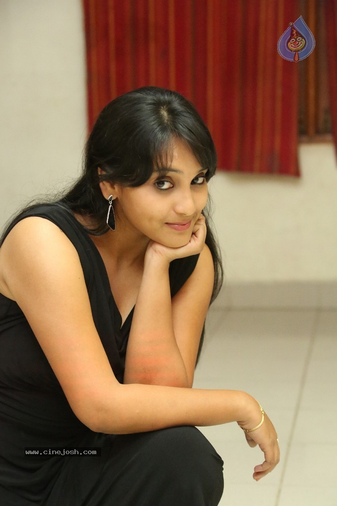 Trisha New Actress Stills - 4 / 102 photos