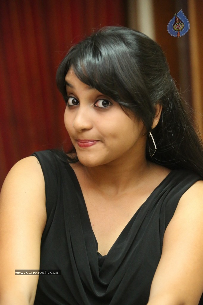 Trisha New Actress Stills - 5 / 102 photos