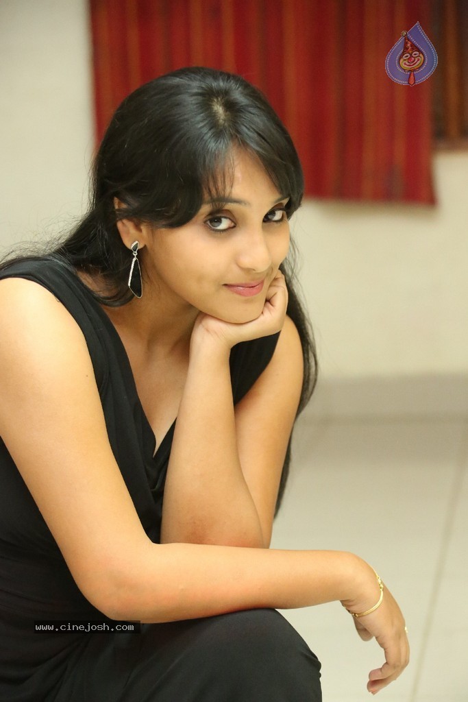 Trisha New Actress Stills - 7 / 102 photos