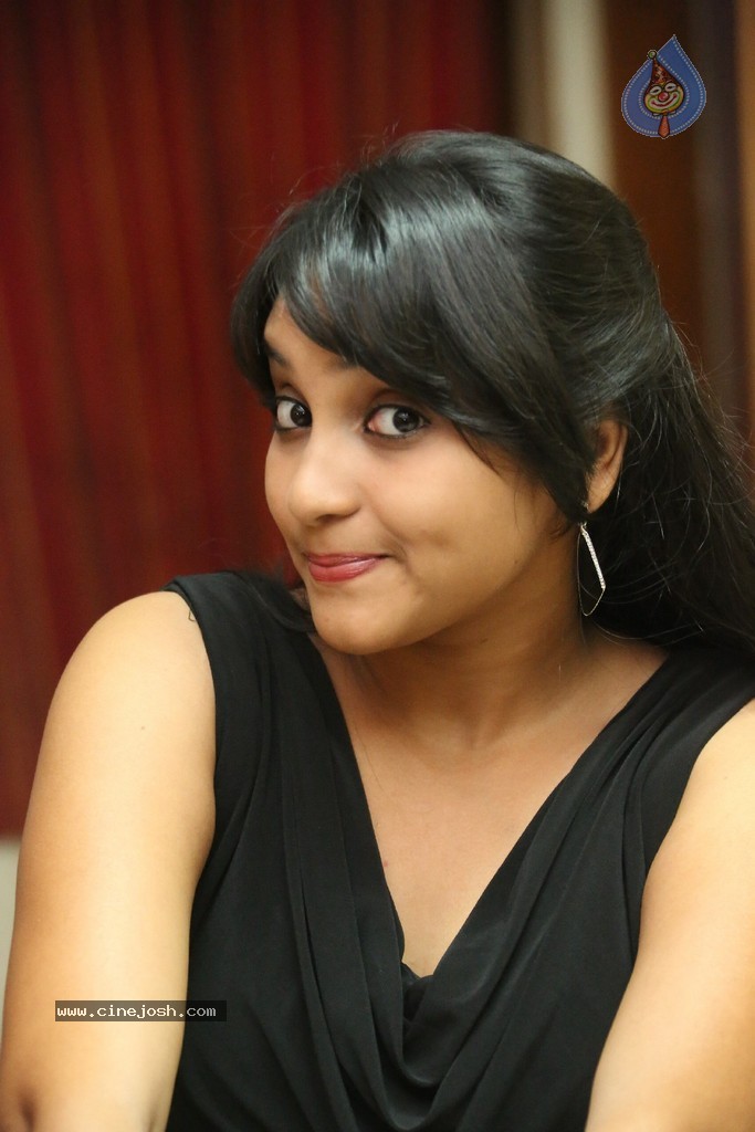 Trisha New Actress Stills - 8 / 102 photos