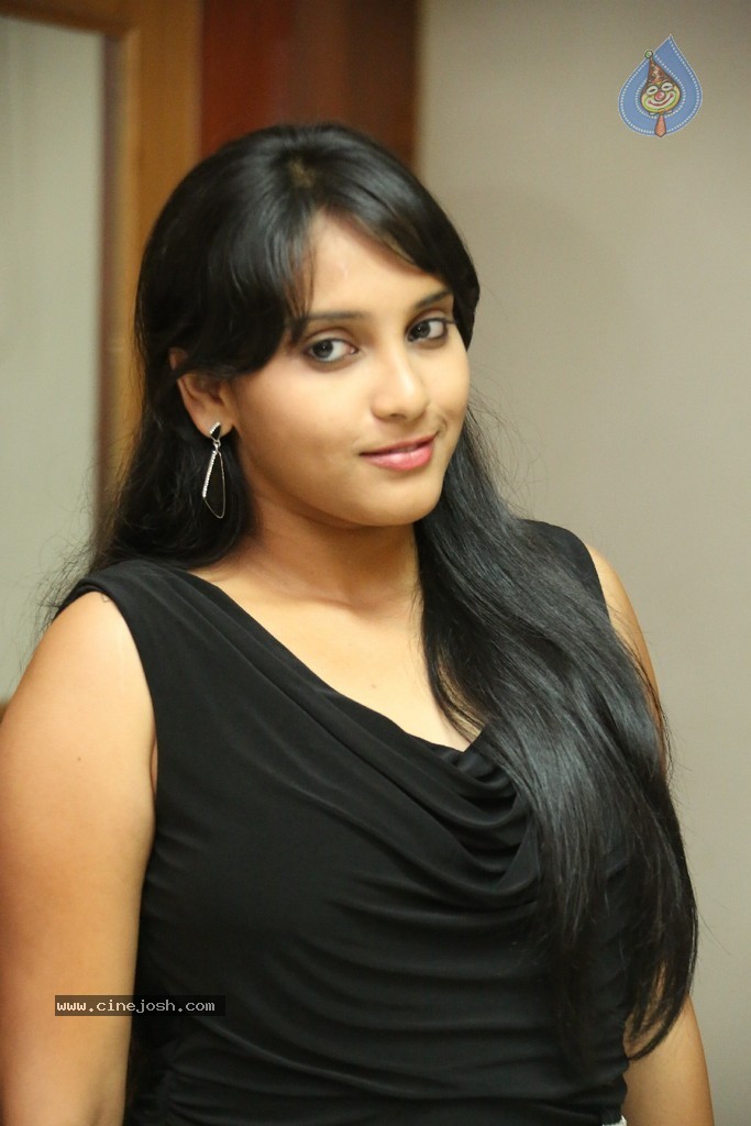 Trisha New Actress Stills - 14 / 102 photos
