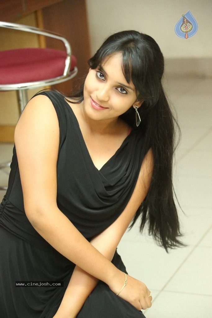 Trisha New Actress Stills - 16 / 102 photos