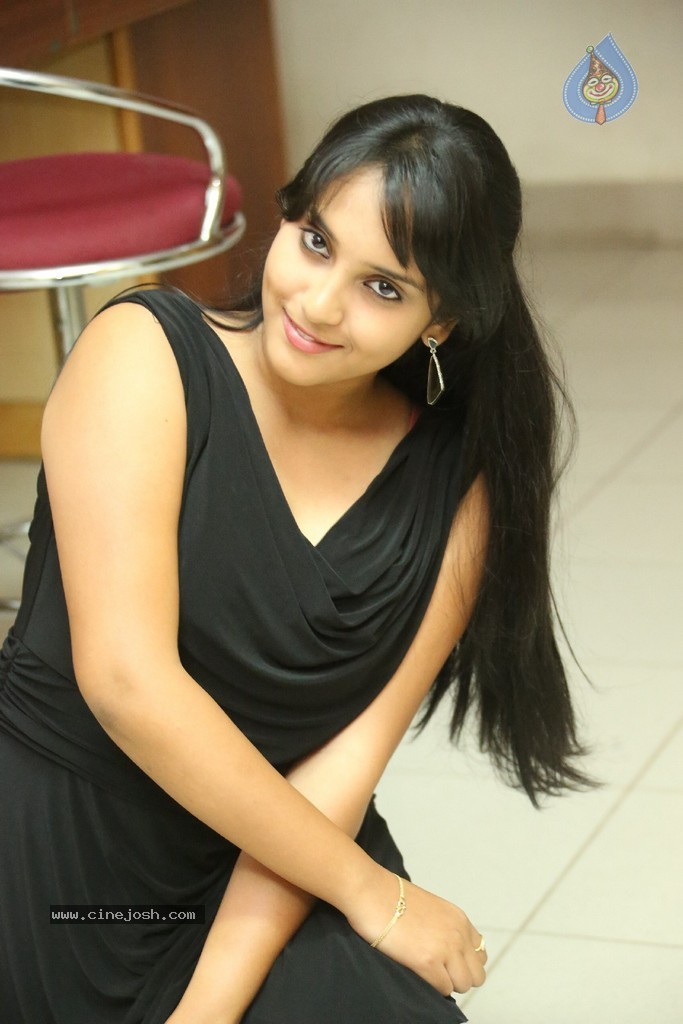 Trisha New Actress Stills - 19 / 102 photos