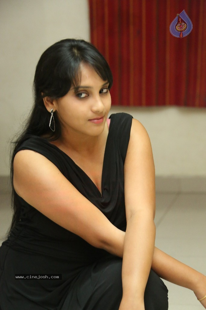 Trisha New Actress Stills - 20 / 102 photos
