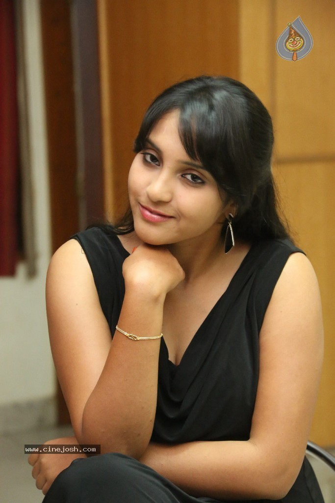 Trisha New Actress Stills - 23 / 102 photos