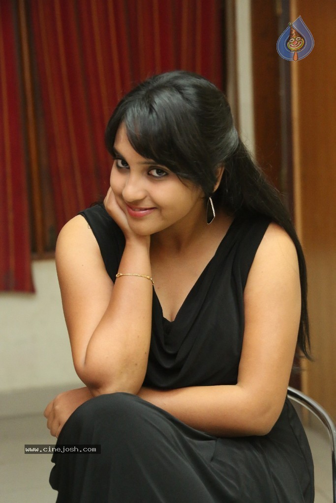 Trisha New Actress Stills - 41 / 102 photos