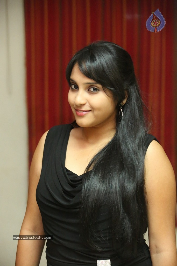 Trisha New Actress Stills - 43 / 102 photos