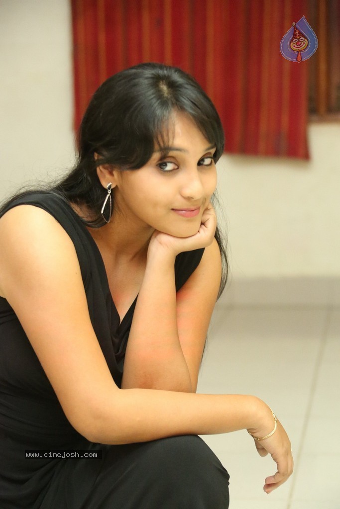 Trisha New Actress Stills - 48 / 102 photos