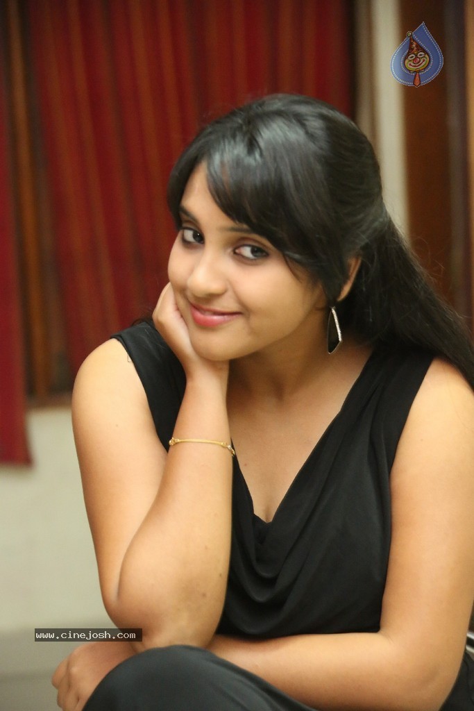 Trisha New Actress Stills - 58 / 102 photos