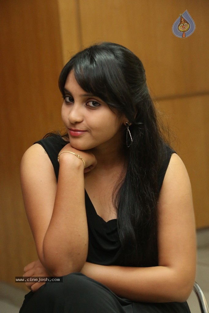 Trisha New Actress Stills - 69 / 102 photos
