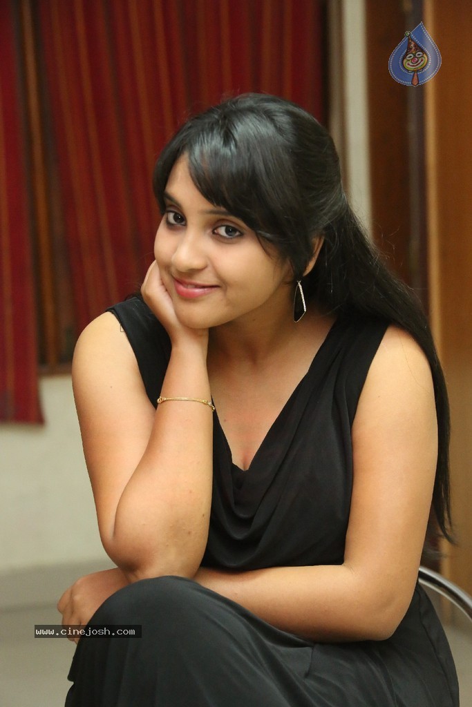 Trisha New Actress Stills - 71 / 102 photos