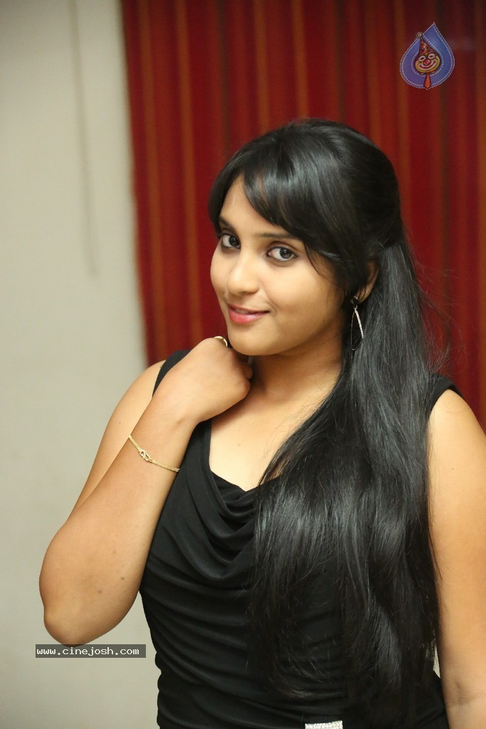 Trisha New Actress Stills - 72 / 102 photos