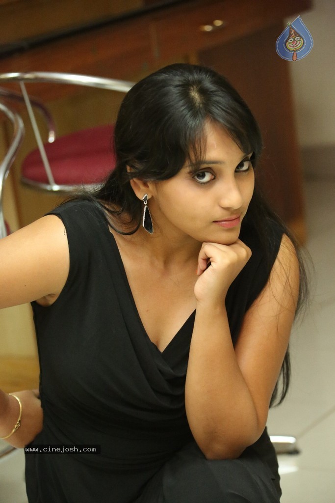 Trisha New Actress Stills - 73 / 102 photos