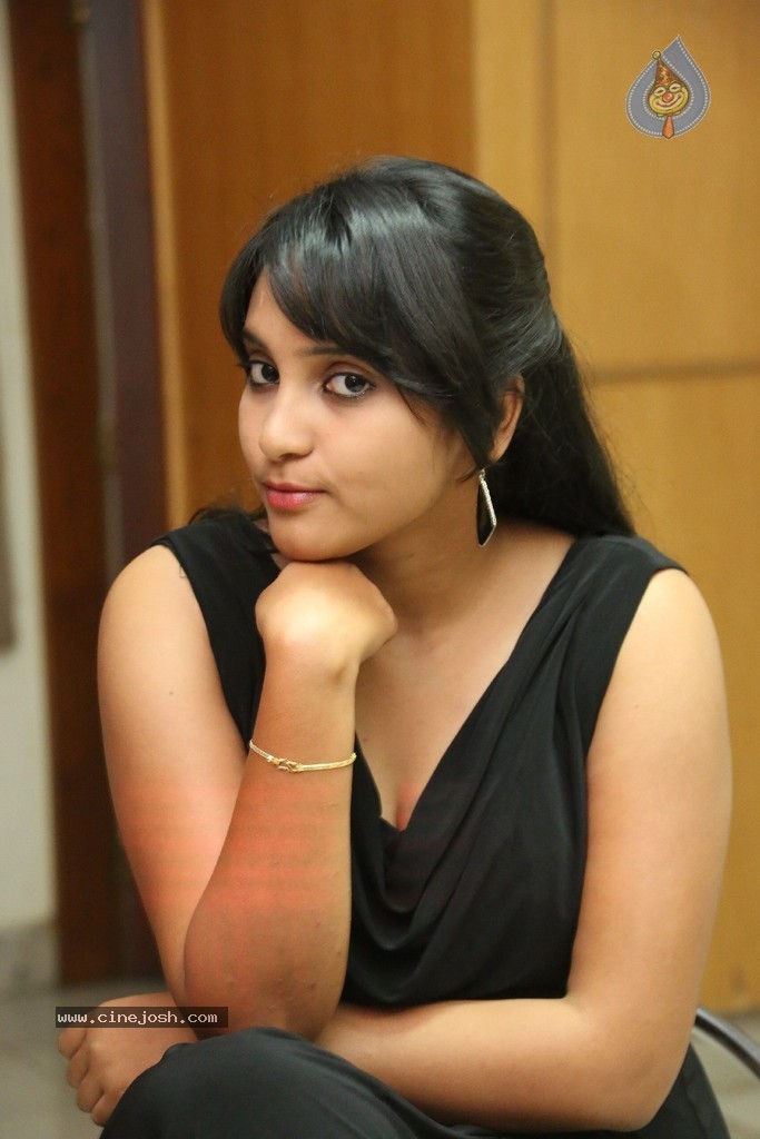 Trisha New Actress Stills - 76 / 102 photos