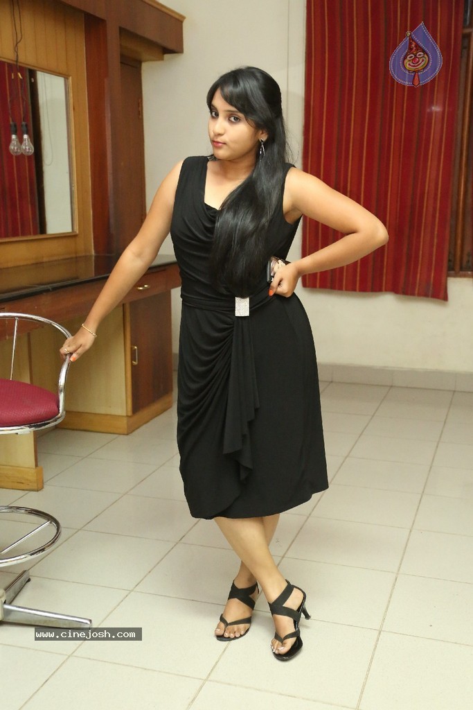 Trisha New Actress Stills - 78 / 102 photos