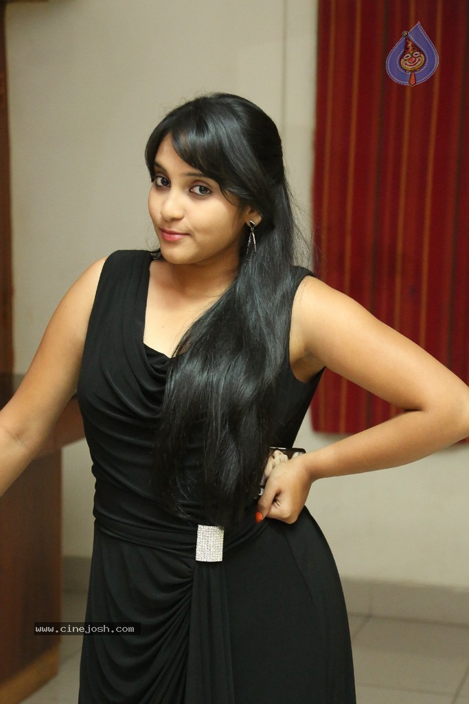 Trisha New Actress Stills - 89 / 102 photos