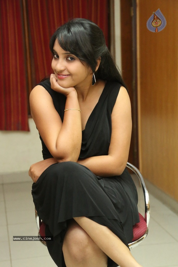 Trisha New Actress Stills - 95 / 102 photos