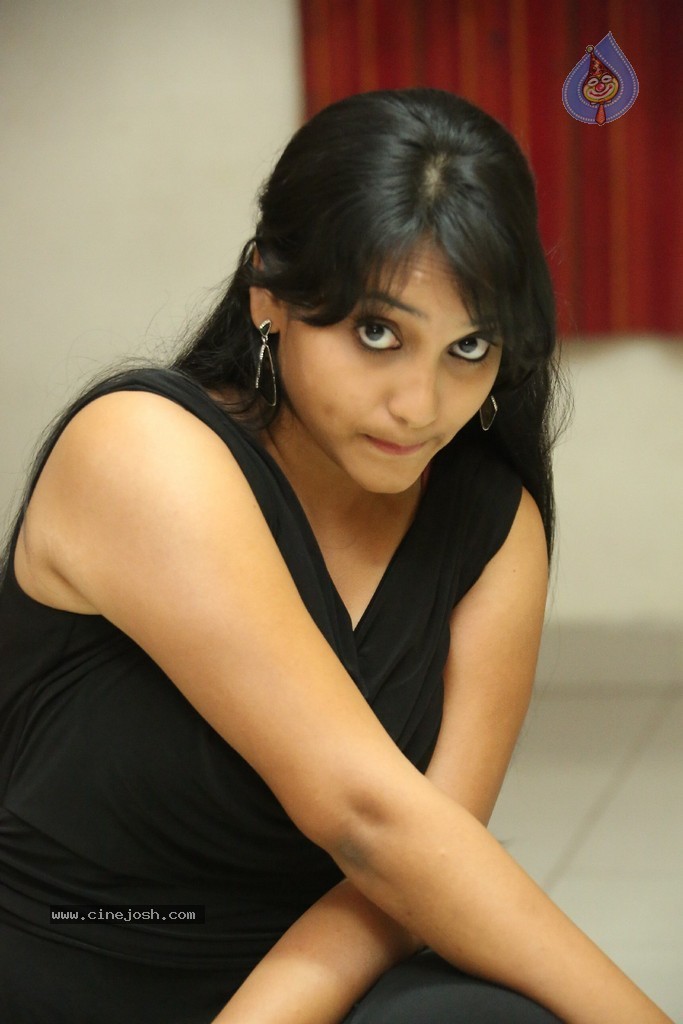 Trisha New Actress Stills - 97 / 102 photos