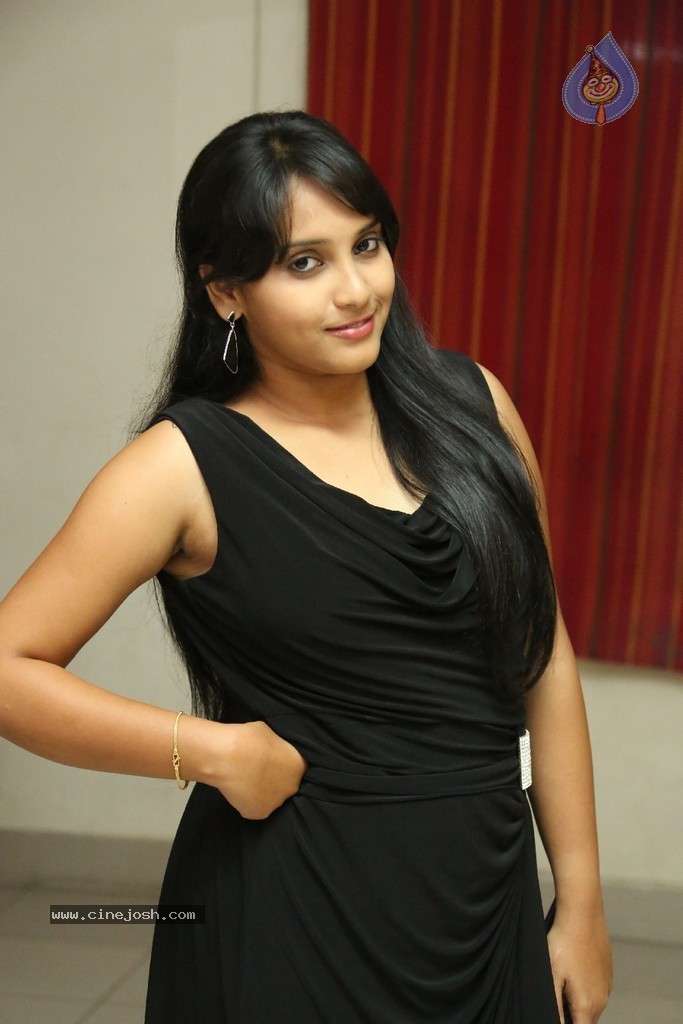 Trisha New Actress Stills - 98 / 102 photos