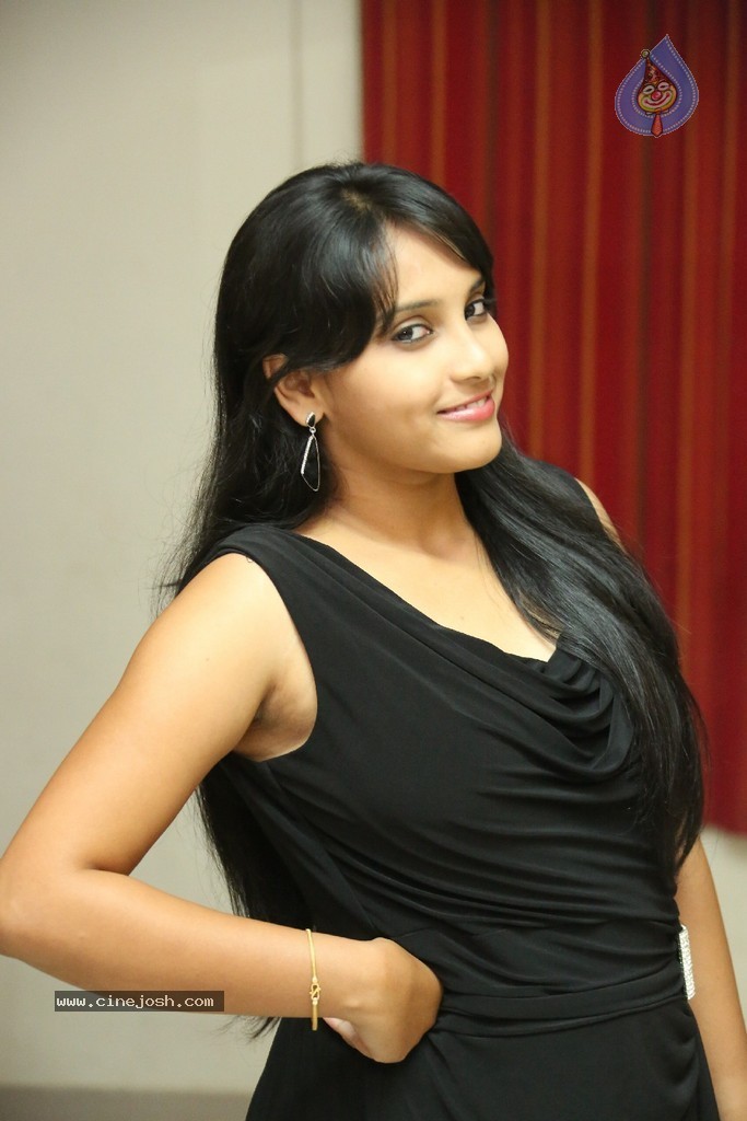 Trisha New Actress Stills - 102 / 102 photos