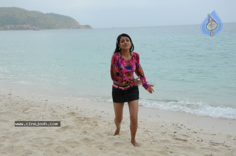 Trisha New Gallery - 110 / 175 photos