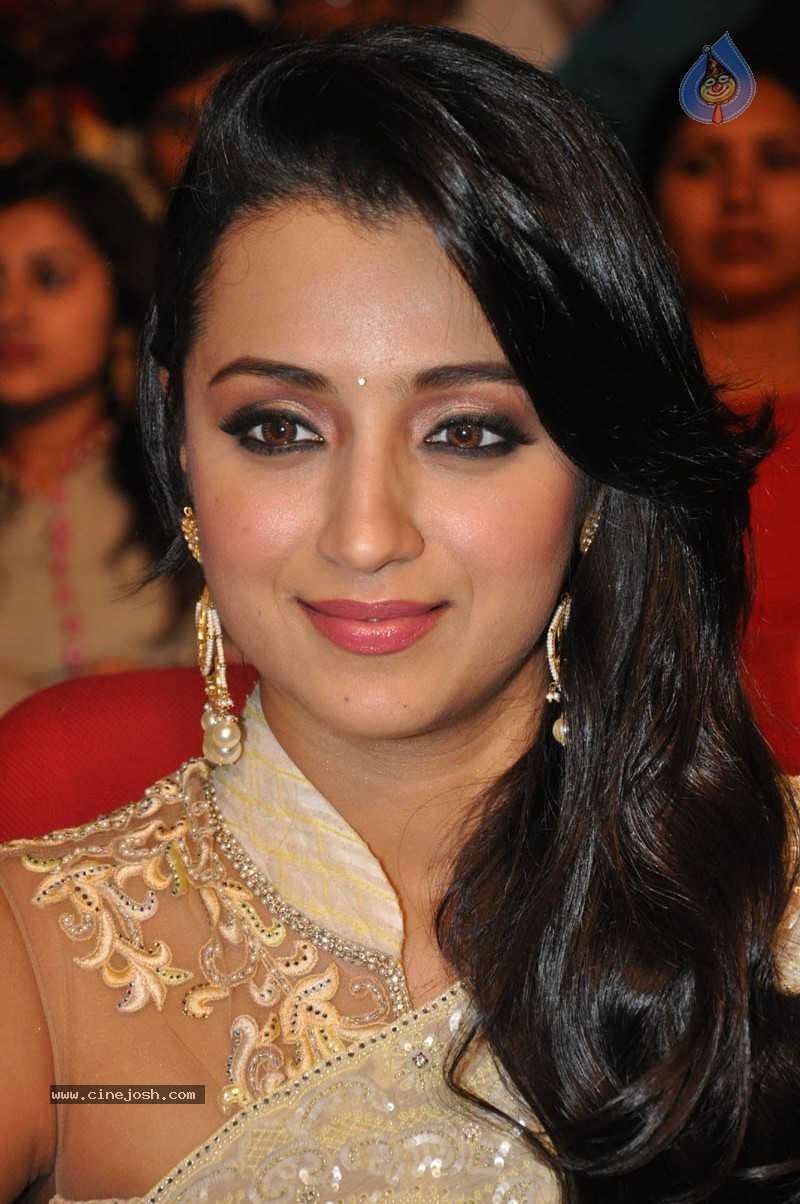 Trisha New Stills - 10 / 58 photos