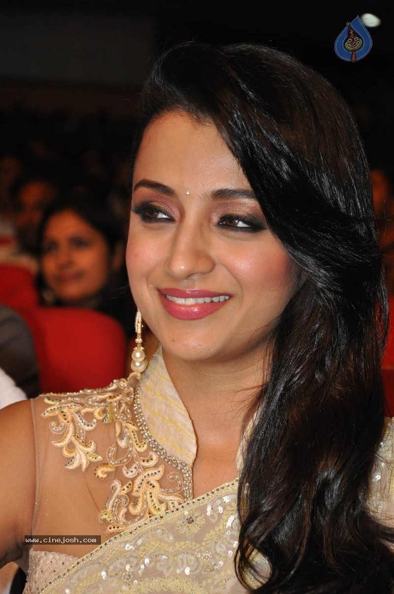 Trisha New Stills - 13 / 58 photos