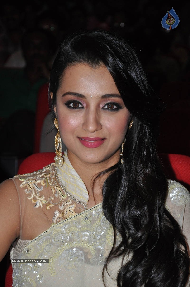 Trisha New Stills - 19 / 58 photos