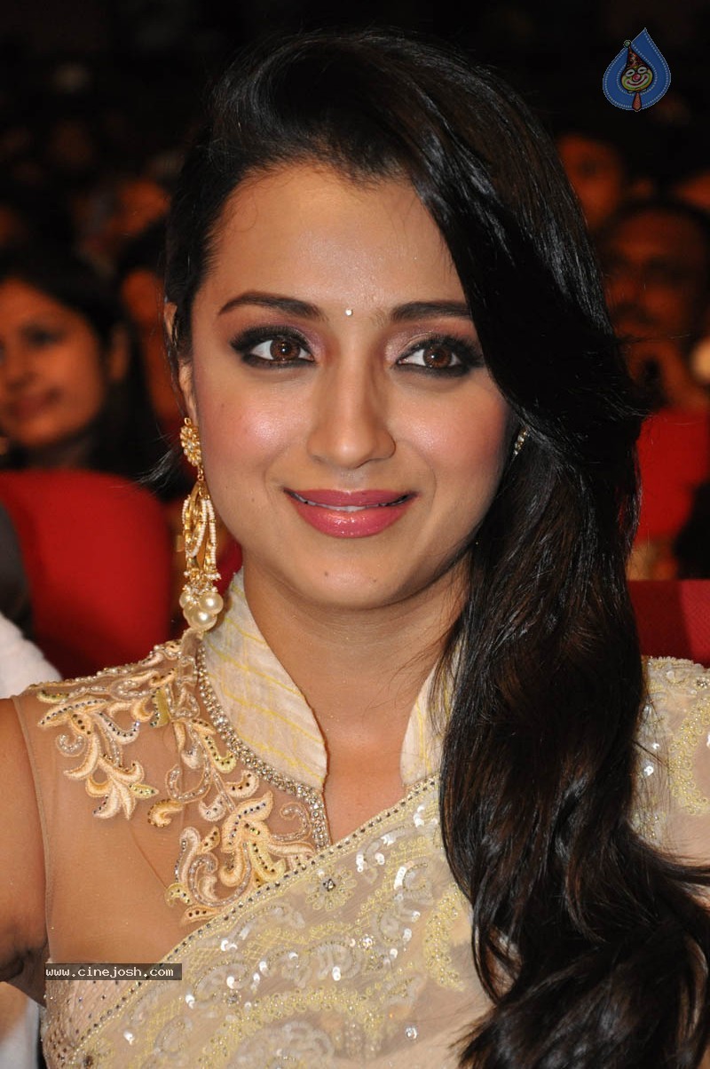 Trisha New Stills - 46 / 58 photos