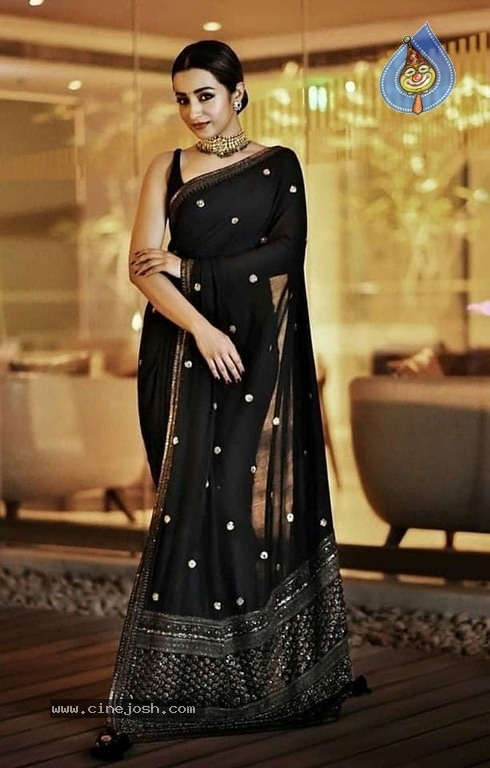 Trisha Photos - 4 / 7 photos