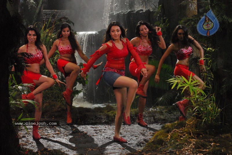 Trisha Stills - 10 / 20 photos