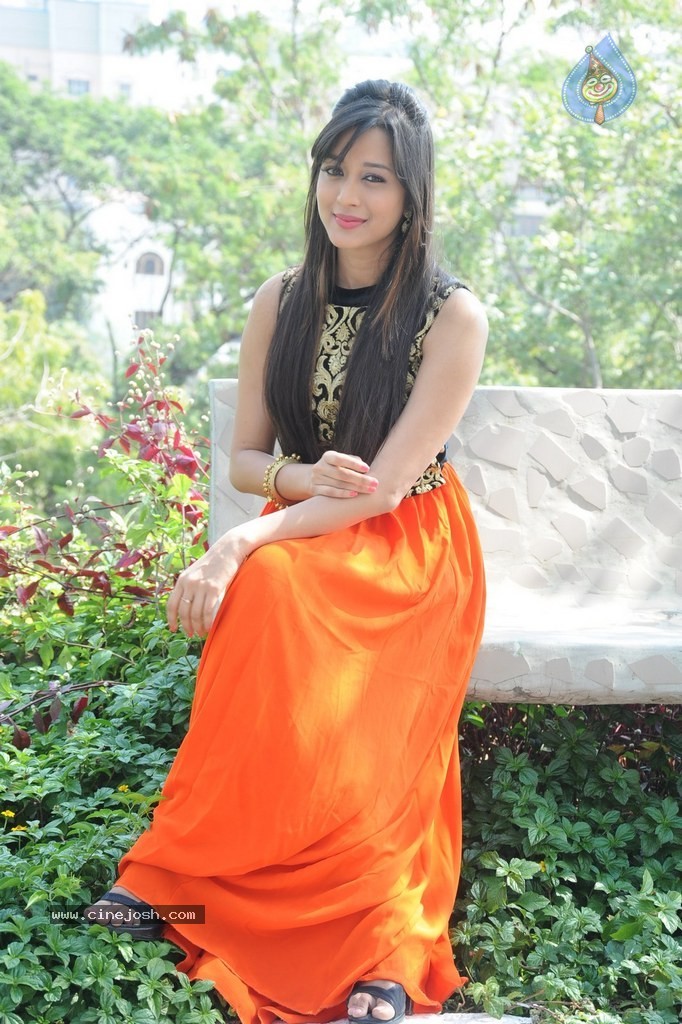 Tulika Gupta Stills - 39 / 80 photos