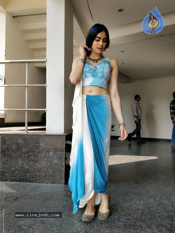 Unseen Photos Of Adah Sharma - 4 / 7 photos