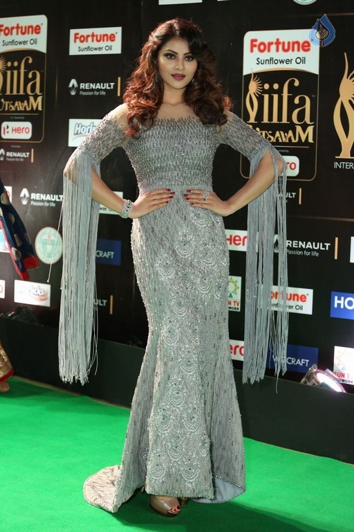 Urvashi Rautela at IIFA 2017 - 22 / 30 photos