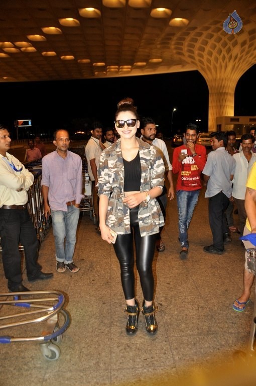 Urvashi Rautela at Mumbai Airport - 23 / 31 photos