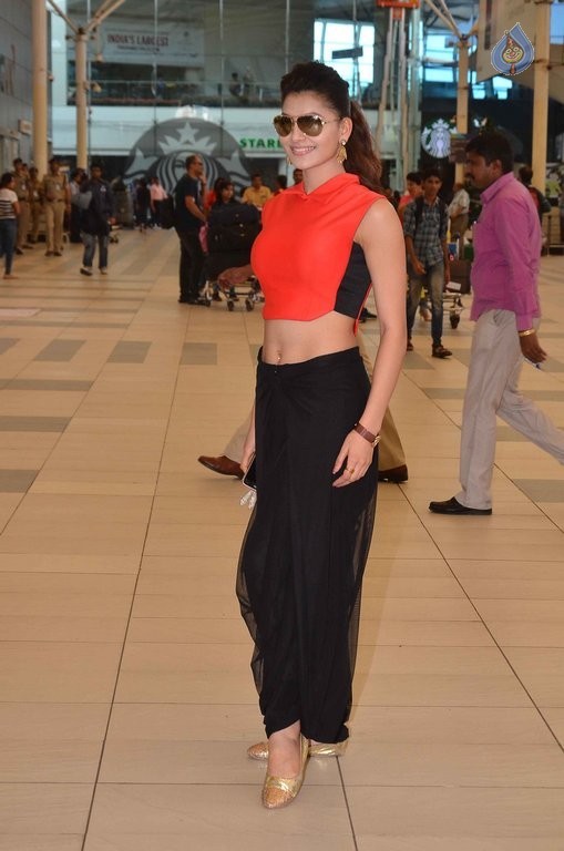 Urvashi Rautela New Pics - 25 / 25 photos