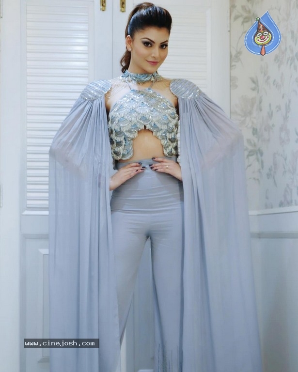 Urvashi Rautela Photos - 23 / 37 photos