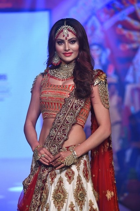 Urvashi Rautela Showstopper  Photos - 6 / 19 photos