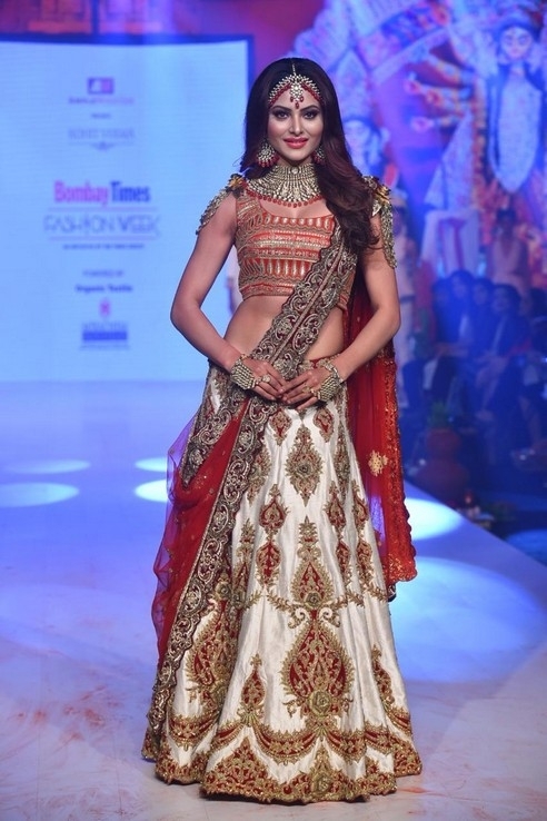 Urvashi Rautela Showstopper  Photos - 10 / 19 photos