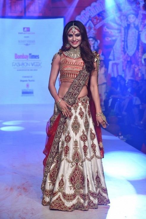 Urvashi Rautela Showstopper  Photos - 17 / 19 photos