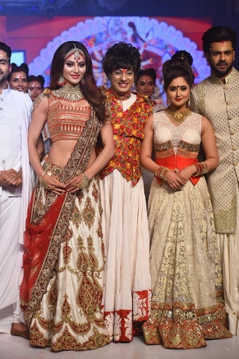 Urvashi Rautela Showstopper  Photos - 19 / 19 photos