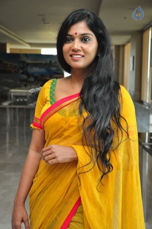 Usha Jadhav New Photos - 22 / 33 photos
