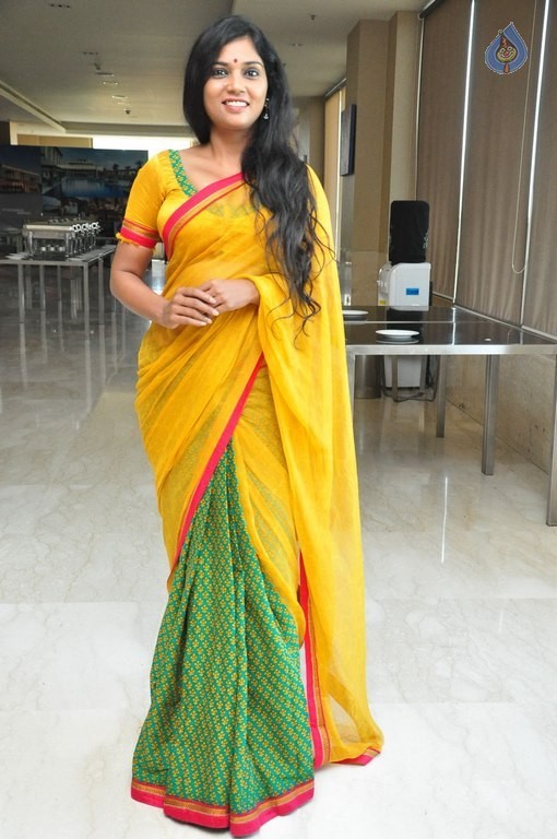 Usha Jadhav New Photos - 24 / 33 photos