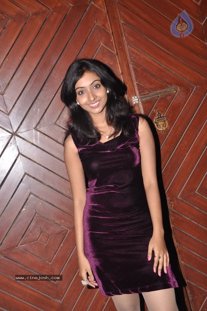 Uthra Unni Hot Stills - 2 / 33 photos